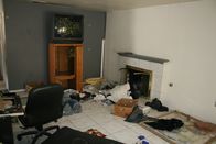 Die Super-Makler - Top oder Flop? – Als Tarek und Makler Pete die Türe des Hauses öffnen, erwartet sie im Inneren ein von Vandalen hinterlassenes Chaos ...