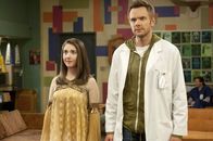 Community – Annie Edison (Alison Brie, l.); Jeff Winger (Joel McHale, r.)