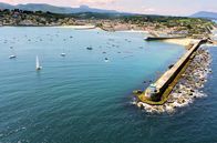 Die Pyrenäen – In der Bucht von Saint-Jean-de-Luz lagern die Weinfässer von Emmanuel Poirmeur unter Wasser.