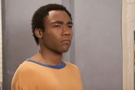 Community – Von Laybourne angestachelt, beginnt Troy (Donald Glover) einen Streit mit Abed ...