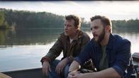 Vanished - Tage der Angst – Paul (Thomas Jane, l.) und Eric (Kristopher Wente, r.) kurz bevor sie in Streit geraten und auf dem See kentern.