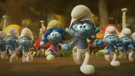 Die Schlümpfe – Auf der Flucht vor Gargamel werden Schlaubi und Blüte vom Blitz getroffen und landen in einer Parallelwelt, in der alles verkehrt herum ist.