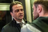 Tatort – L-R: Dr. Jens Modall (Michael Rotschopf) im Gespräch mit dem Verdächtigen Dennis Weidmann (Adrian Julius Tillmann)