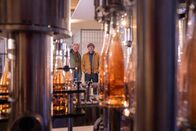 freizeit – Abgefüllt mit Rosé: der Schmidt Max (rechts) und Senior-Chef Gert Aldinger vom Weingut Aldinger.