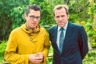 Death in Paradise – Leo Downs (Mathew Horne, l.) and DI Richard Poole (Ben Miller, r.)