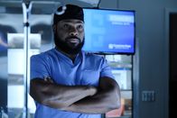 Atlanta Medical – Atlanta Medical Staffel 2 Folge 11 Er hat einen Fehler gemacht: Malcolm-Jamal Warner als AJ Austin. Copyright: SRF/Twentieth Century Fox Film Corporation