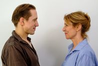 Liebe. Jetzt! – Die 59-jährige Rosa (Kirsten Block) und der fast 20 Jahre jüngere Udo (Timo Jacobs) führen eine heimliche leidenschaftliche Beziehung.