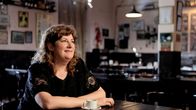 GEO Reportage – Doris Bennan betreibt die berühmte Tango-Bar "Los Laureles" in Buneos Aires.