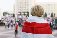 Tracks East – Die rot-weiße Flagge ist ein Symbol für ein Belarus ohne Lukaschenko.
