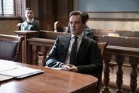 Bull – Robert Jones (Erich Bergen)