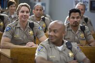 CHiPS – Jon Baker (Dax Shepard, l.); Frank "Ponch" Poncherello (Michael Peña, r.)