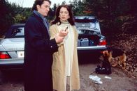 Kommissar Rex – Kommissar Richie Moser (Tobias Moretti) und Rex haben das restliche Lösegeld bei Heidi Staller (Daniela Ziegler) gefunden.