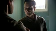 Tatort – Markus Graf (Florian Bartholomäi) sitzt als Mörder ein – und wollte Kommissar Peter Faber (Jörg Hartmann, Vordergrund) in seiner Zelle sprechen.