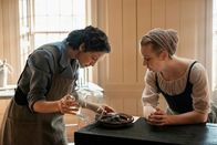 Outlander – Claire Randall (Caitriona Balfe), Marsali (Lauren Lyle, r.) Die Verwendung des sendungsbezogenen Materials ist nur mit dem Hinweis und Verlinkung auf TVNOW gestattet.