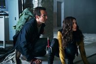 Teenage Mutant Ninja Turtles – Die eifrige Reporterin April (Megan Fox, r.) und ihr Kameramann Vernon (Will Arnett, l.) schrecken vor nichts zurück, um an eine gute Story zu kommen. Als in der Stadt schildkrötenartige Wesen erscheinen, die den gefährlichen "Foot Clan" bekämpfen, wittern sie ihre Chance ...