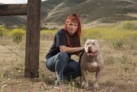Pitbulls auf Bewährung – AGUA DULCE, CA - MAY 25TH: Tia Maria Torres poses with one of her personal dogs on ranch land at Torres' Villalobos Rescue Center in Agua Dulce, California, on Tuesday , May 25th, 2010. photo by Stephanie Diani/Getty Images for Discovery Communications
