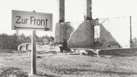 Der Zweite Weltkrieg – Momentaufnahme in einer polnischen Stadt nach dem Überfall der Wehrmacht auf das Land im Spätsommer 1939 .