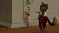 JoNaLu – Ob Carmen Puppe Rosalie gesehen hat? Nayas Suche führt sie auch auf den Dachboden, denn dort hat Carmen die Puppe Naya geschenkt.
