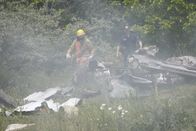 Mayday - Alarm im Cockpit – Es dauert fast eine halbe Stunde, bis die Rettungskräfte die Absturzstelle des Tans-Peru-Flugs 204 erreichen: Die Boeing 737 war am 23. August 2005 nur wenige Kilometer vor dem Flughafen von Pucallpa in den dichten Dschungel gestürzt. Nur 51 Passagiere überlebten den Unfall, aber viele von ihnen sind verwundet. Alle Piloten wurden getötet, so dass es keine Erklärung für den Absturz des hochmodernen Passagierflugzeugs gibt. Die Ermittler müssen die letzten Minuten des Fluges anhand der Spuren am Unglücksort zusammensetzen.