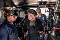 Heimatleuchten – Roland David hat sein Leben der alten mechanischen Welt verschrieben und geht im Salzkammergut auf Entdeckungsreise. Am Traunsee taucht er in die Geschichte der „Gisela", einem der ältesten Raddampfer der Welt, ein und blickt hinter die Kulissen von Österreichs meistgebauter Dampflokomotive. In Hallstatt trifft er außerdem einen passionierten Flugzeugbauer, der einen historischen Flieger wieder zum Leben erwecken will.
