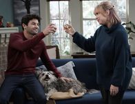 Last Man Standing – Ryan Vogelson (Jordan Masterson, l.); Kristin Baxter (Amanda Fuller, r.)