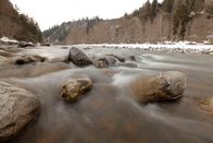 Faszination Heimat – Kein anderes Element ist so wandelbar wie Wasser: Ob flüssig, als Schneekristall, als Nebel oder Eis - Wasser hat unzählige Gesichter. Die Alpen gelten als Wasserschloss Europas und Trinkwasserreservoir. Mehr als die anderen Elemente hat Wasser die Alpen geformt und der Landschaft dort ihr Gesicht gegeben, indem es tiefe Täler in die Felsen gegraben hat. Die n-tv Dokumentation zeigt, wie das Wasser das Leben und die Kultur der Alpenbewohner beeinflusst und eine beeindruckende Landschaft geformt hat./Kein anderes Element ist so wandelbar wie Wasser: Ob flüssig, als Schneekristall, als Nebel oder Eis - Wasser hat unzählige Gesichter. Die Alpen gelten als Wasserschloss Europas und Trinkwasserreservoir. Mehr als die anderen Elemente hat Wasser die Alpen geformt und der Landschaft dort ihr Gesicht gegeben, indem es tiefe Täler in die Felsen gegraben hat. Die n-tv Dokumentation zeigt, wie das Wasser das Leben und die Kultur der Alpenbewohner beeinflusst und eine beeindruckende Landschaft geformt hat.