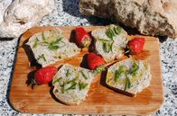 Zu Tisch ... – Marta Fazlićs Bruschetta mit Meerfenchel und Olivenöl: ein erfrischender Snack