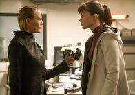 Blade Runner 2049 – Robin Wright (Lt. Joshi), Sylvia Hoeks (Luv).
