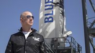 Wer ist ...? – Bezos gründete den Onlinehändler Amazon angeblich nur, um seinem eigentlichen Ziel näher zu kommen: Dem Weltraum.