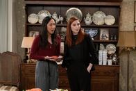How I Met Your Father – Ellen (Tien Tran, l.); Rachel (Aby James, r.)