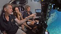 Die Azoren – Kirsten und Joachim Jakobsen erkunden seit vielen Jahren die Unterwasserwelt der Azoren – im selbstgebauten U-Boot. In Begleitung der Meeresbiologin Marina Carreiro (M.) machen sie sich auf die Suche nach einer Korallenart, die auf einem U-Boot-Wrack aus dem Zweiten Weltkrieg siedelt.
