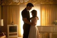 Priscilla – Die Beziehung von Elvis (Jacob Elordi, l.) und Priscilla (Cailee Spaeny, r.) entwickelt sich zu einer emotionalen Achterbahnfahrt mit immer neuen Streits und Wiederannäherungen.