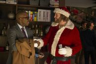 Office Christmas Party – Clay (T.J. Miller, r.) & Walter (Courtney B. Vance) sind sich einig