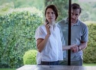 SOKO Linz – Anton Hofbauer (Clemens Berndorff) und Miriam Hofbauer (Anna Rot) sind in Sorge um ihre Tochter und hoffen auf eine Nachricht des Entführers.