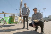 Im Bauch von ... – Tuomas Orispää (re.) und Markus Savolainen (li.) bieten frisches finnisches Streetfood direkt vom Fahrrad aus.