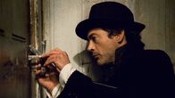 Sherlock Holmes – Nimmt es mit den gesetzlichen Bestimmungen nichts so ganz genau: Sherlock Holmes (Robert Downey Jr.) ...