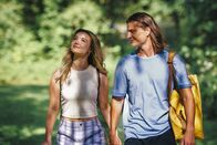 Frühling – Frühling – Die verschwundenen Eltern Spaziergang zum See: Julia Willecke als Lilly Engel, Kristo Ferkic als Adrian Steinmann Copyright: SRF/ZDF/Hendrik Heiden