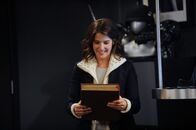 How I Met Your Mother – Beim Klau von Barneys "Playbook" wird Robin (Cobie Smulders) überrascht und landet deshalb im Wandschrank ...