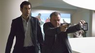 The International – L-R: Louis Salinger (Clive Owen), Detective Bernie Ward (Jack McGee)