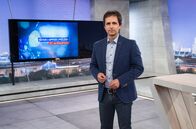 Täter - Opfer - Polizei – Moderator Uwe Madel (Foto) begrüßt die Zuschauerinnen und Zuschauer aus dem neuen Studio in Potsdam-Babelsberg.