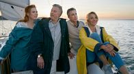 Praxis mit Meerblick – Durch einen Segeltörn mit Peers Boot plant das einst unzertrennliche Quartett aus Studienzeiten ein langersehntes Revival (v. li. n. re.): Christiane Schmider (Henny Reents), Peer Kaminski (Dirk Borchardt),Olaf Hummel (Alexander Schubert) und Nora Kaminski (Tanja Wedhorn) .