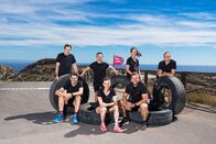 Champion der Champions – Gruppenbild Hinten stehend: Daniel Albrecht (40, Ski), Donghua Li (56, Kunstturnen), Patty Schnyder (45, Tennis), Stefan Angehrn (59, Boxen). Vorne sitzend: Franco Marvulli (45, Velo), Selina Gasparin (40, Biathlon), Beat Hefti (46, Bob).