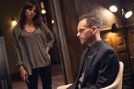 Elementary – Ermitteln in einem neuen Fall: Holmes (Jonny Lee Miller, r.) und Kitty (Ophelia Lovibond, l.) ...