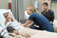 Atlanta Medical – (v.li.) Julianna Guill (Jessie Nevin), Emily VanCamp (Nicolette Nevin), Matt Czuchry (Dr. Conrad Hawkins).