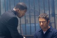 Gesetz der Rache – L-R: Nur noch der Staatsanwalt Nick Rice (Jamie Foxx) kann Shelton (Gerard Butler) Morden Einhalt gebieten. Aber die Zeit drängt