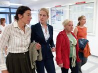 Vier Frauen und ein Todesfall – v.l: Julie Zirbner (Adele Neuhauser), Mona Brandt (Stephanie Japp), Maria Dengg (Brigitte Kren) und Sabine Schösswender (Martina Poel)