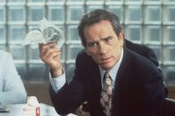 Der Klient – Bundesstaatsanwalt Foltrigg (Tommy Lee Jones) biete alles auf, kommt aber keinen Schritt weiter ...