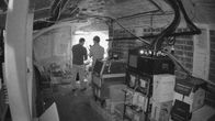 Paranormal SOS – Die paranormalen Ermittler:innen sind auf dem Weg ins englische Calverton. In uralten, isolierten Ortschaften wie dieser scheint es besonders häufig zu spuken – so auch in einem historischen Pub, das sie untersuchen sollen. Die Betreiber:innen erleben hier immer wieder unerklärliche Dinge und sehen geisterhafte Gestalten herumirren. Das Trio hat herausgefunden, dass einer der Geister ein vor langer Zeit verstorbener Mann namens Tom ist. Er ist vergleichsweise harmlos, doch eine andere Erscheinung, eine Dame namens Sarah, ist weitaus aggressiver. Die Ermittler:innen haben viel Arbeit vor sich.