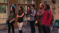 Victorious – L-R: Jade West (Elizabeth Gillies), Tori Vega (Victoria Justice), Robbie Shapiro (Matt Bennett), Erwin Sikowitz (Eric Lange), André Harris (Leon Thomas III)