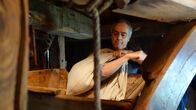 Die Geschichte des Essens mit Christian Rach – Christian Rach in der historischen M¸hle des Brotmuseums Ebergˆtzen beim Mehl mahlen. Honorarfrei - nur f¸r diese Sendung bei Nennung ZDF und Axel LischkeChristian Rach in der historischen MÂ¸hle des Brotmuseums EbergË†tzen beim Mehl mahlen. Honorarfrei - nur fÂ¸r diese Sendung bei Nennung ZDF und Axel Lischke